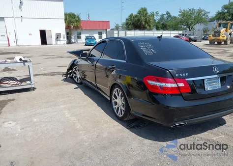 2010 Mercedes-Benz E 550 4Matic z USA, uszkodzony, nr VIN WDDHF9AB2AA147637